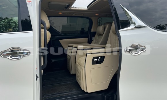 Buy Used Toyota Alphard White Car in Nonthaburi in Nonthaburi Buy Used Toyota Alphard White Car in Nonthaburi in Nonthaburi