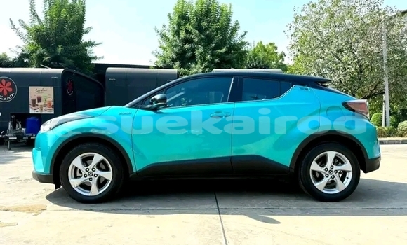 Buy Used Toyota C-HR Blue Car in Chai Nat in Chai Nat