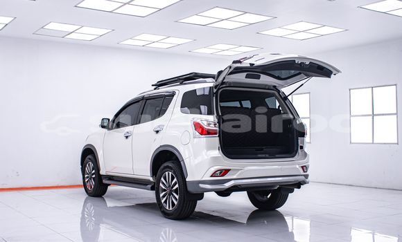 Buy Used Isuzu MU-X White Car in Bangkok in Bangkok Buy Used Isuzu MU-X White Car in Bangkok in Bangkok