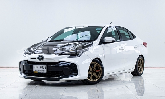 Buy Used Toyota Yaris Ativ White Car in Nonthaburi in Nonthaburi