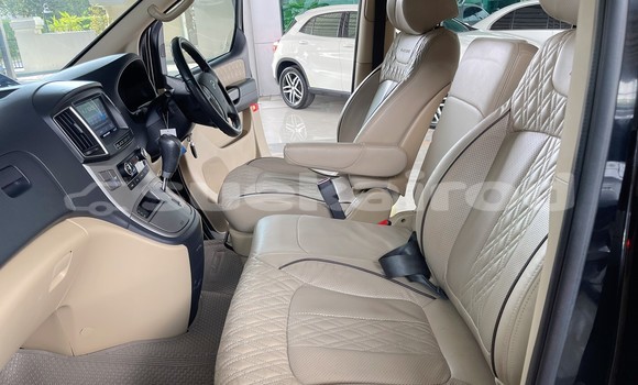 ซื้อ รถมือสอง Hyundai H1 สีดำ รถยนต์ ใน %{เมือง} ใน นนทบุรี ซื้อ รถมือสอง Hyundai H1 สีดำ รถยนต์ ใน %{เมือง} ใน นนทบุรี