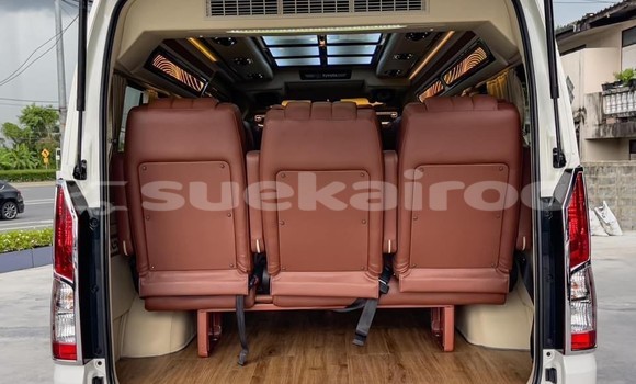 Buy Used Toyota Commuter White Car in Nonthaburi in Nonthaburi Buy Used Toyota Commuter White Car in Nonthaburi in Nonthaburi