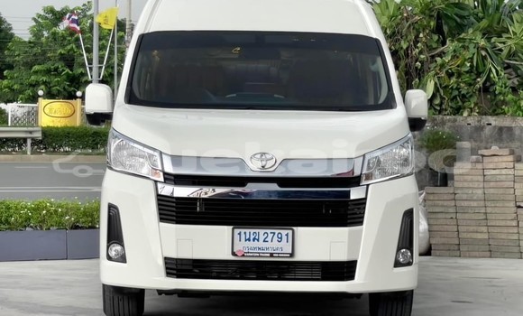 Buy Used Toyota Commuter White Car in Nonthaburi in Nonthaburi Buy Used Toyota Commuter White Car in Nonthaburi in Nonthaburi