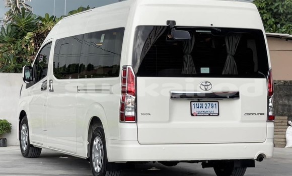 Buy Used Toyota Commuter White Car in Nonthaburi in Nonthaburi Buy Used Toyota Commuter White Car in Nonthaburi in Nonthaburi