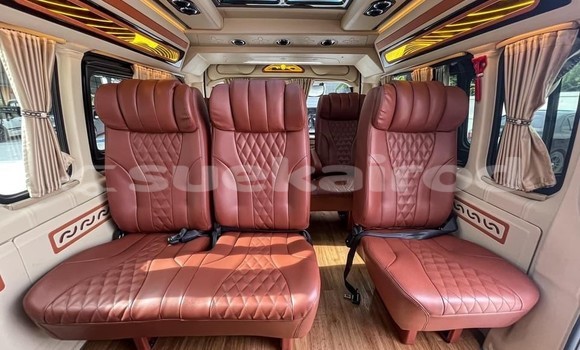 Buy Used Toyota Commuter White Car in Nonthaburi in Nonthaburi Buy Used Toyota Commuter White Car in Nonthaburi in Nonthaburi