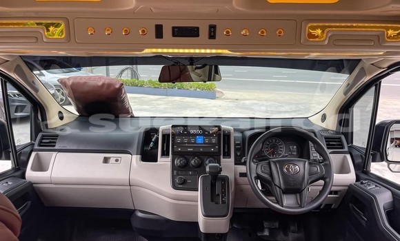 Buy Used Toyota Commuter White Car in Nonthaburi in Nonthaburi Buy Used Toyota Commuter White Car in Nonthaburi in Nonthaburi