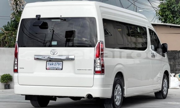 Buy Used Toyota Commuter White Car in Nonthaburi in Nonthaburi Buy Used Toyota Commuter White Car in Nonthaburi in Nonthaburi