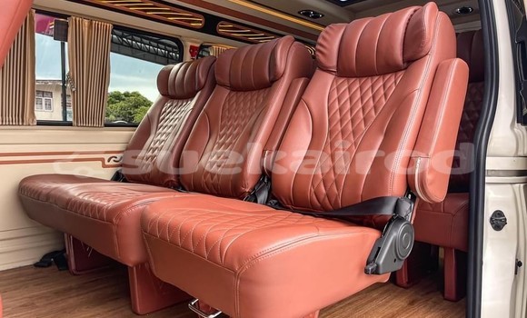 Buy Used Toyota Commuter White Car in Nonthaburi in Nonthaburi Buy Used Toyota Commuter White Car in Nonthaburi in Nonthaburi