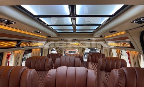 Buy Used Toyota Commuter White Car in Nonthaburi in Nonthaburi Buy Used Toyota Commuter White Car in Nonthaburi in Nonthaburi