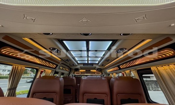 Buy Used Toyota Commuter White Car in Nonthaburi in Nonthaburi Buy Used Toyota Commuter White Car in Nonthaburi in Nonthaburi