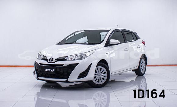 ซื้อ รถมือสอง Toyota Yaris ขาว รถยนต์ ใน %{เมือง} ใน กรุงเทพมหานคร