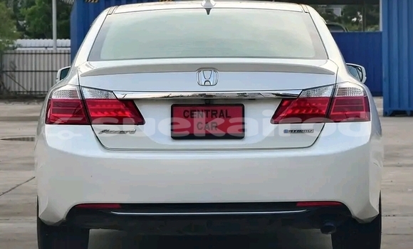 Buy Used Honda Accord White Car in Chai Nat in Chai Nat