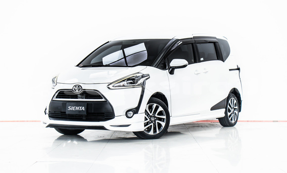 ซื้อ รถมือสอง Toyota Sienta ขาว รถยนต์ ใน %{เมือง} ใน กรุงเทพมหานคร