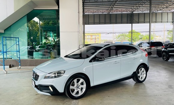 Buy Used Volvo V40 White Car in Nonthaburi in Nonthaburi