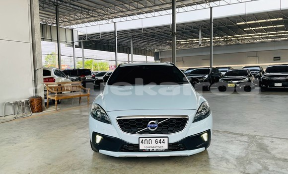 Buy Used Volvo V40 White Car in Nonthaburi in Nonthaburi Buy Used Volvo V40 White Car in Nonthaburi in Nonthaburi