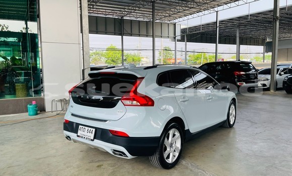 Buy Used Volvo V40 White Car in Nonthaburi in Nonthaburi Buy Used Volvo V40 White Car in Nonthaburi in Nonthaburi
