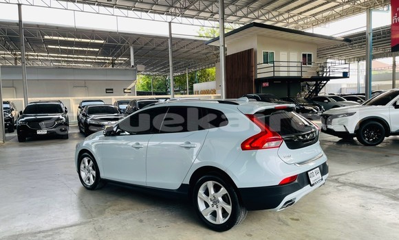Buy Used Volvo V40 White Car in Nonthaburi in Nonthaburi Buy Used Volvo V40 White Car in Nonthaburi in Nonthaburi
