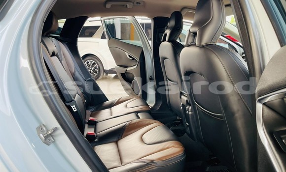 Buy Used Volvo V40 White Car in Nonthaburi in Nonthaburi Buy Used Volvo V40 White Car in Nonthaburi in Nonthaburi