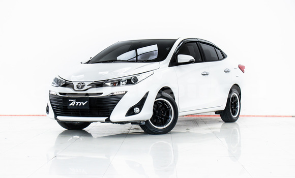 ซื้อ รถมือสอง Toyota Yaris Ativ ขาว รถยนต์ ใน %{เมือง} ใน กรุงเทพมหานคร