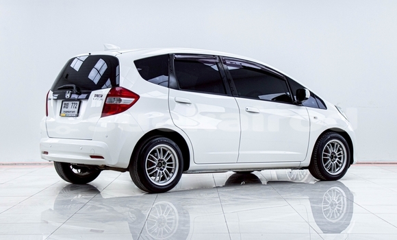 Buy Used Honda Jazz White Car in Nonthaburi in Nonthaburi Buy Used Honda Jazz White Car in Nonthaburi in Nonthaburi