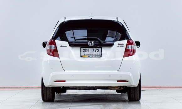 Buy Used Honda Jazz White Car in Nonthaburi in Nonthaburi Buy Used Honda Jazz White Car in Nonthaburi in Nonthaburi