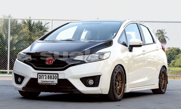 Buy Used Honda Jazz White Car in Nonthaburi in Nonthaburi