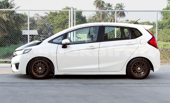 ซื้อ รถมือสอง Honda Jazz ขาว รถยนต์ ใน %{เมือง} ใน นนทบุรี ซื้อ รถมือสอง Honda Jazz ขาว รถยนต์ ใน %{เมือง} ใน นนทบุรี