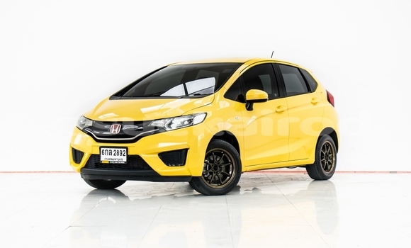 ซื้อ รถมือสอง Honda Jazz อื่น ๆ รถยนต์ ใน %{เมือง} ใน นนทบุรี