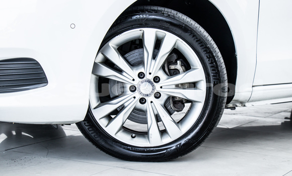 Buy Used Mercedes-Benz V-klasse White Car in Bangkok in Bangkok Buy Used Mercedes-Benz V-klasse White Car in Bangkok in Bangkok