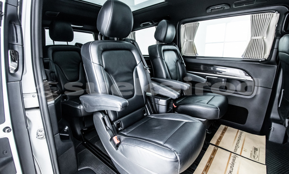 Buy Used Mercedes-Benz V-klasse White Car in Bangkok in Bangkok Buy Used Mercedes-Benz V-klasse White Car in Bangkok in Bangkok