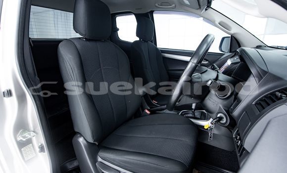 Buy Used Isuzu D-Max Brown Car in Bangkok in Bangkok Buy Used Isuzu D-Max Brown Car in Bangkok in Bangkok