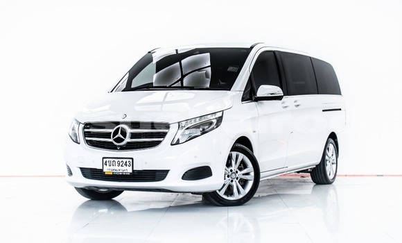 ซื้อ รถมือสอง Mercedes-Benz V-klasse ขาว รถยนต์ ใน %{เมือง} ใน นนทบุรี