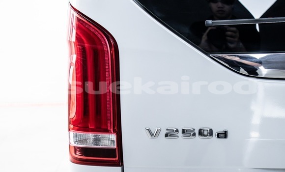 Buy Used Mercedes-Benz V-klasse White Car in Nonthaburi in Nonthaburi Buy Used Mercedes-Benz V-klasse White Car in Nonthaburi in Nonthaburi