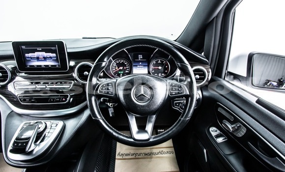 Buy Used Mercedes-Benz V-klasse White Car in Nonthaburi in Nonthaburi Buy Used Mercedes-Benz V-klasse White Car in Nonthaburi in Nonthaburi