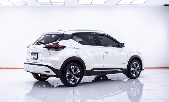 Buy Used Nissan Note White Car in Nonthaburi in Nonthaburi Buy Used Nissan Note White Car in Nonthaburi in Nonthaburi