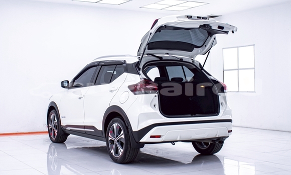 Buy Used Nissan Note White Car in Nonthaburi in Nonthaburi Buy Used Nissan Note White Car in Nonthaburi in Nonthaburi