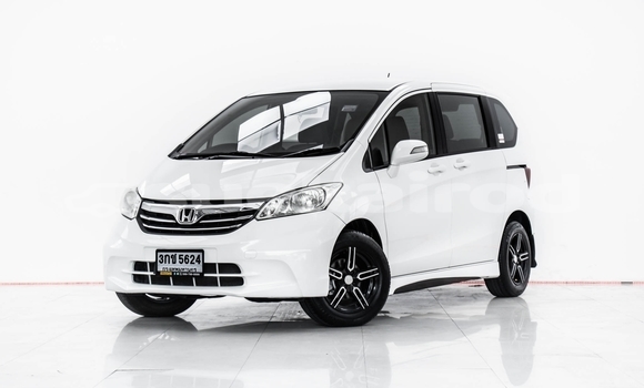 Buy Used Honda Freed White Car in Nonthaburi in Nonthaburi