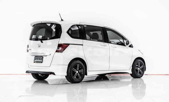 Buy Used Honda Freed White Car in Nonthaburi in Nonthaburi Buy Used Honda Freed White Car in Nonthaburi in Nonthaburi