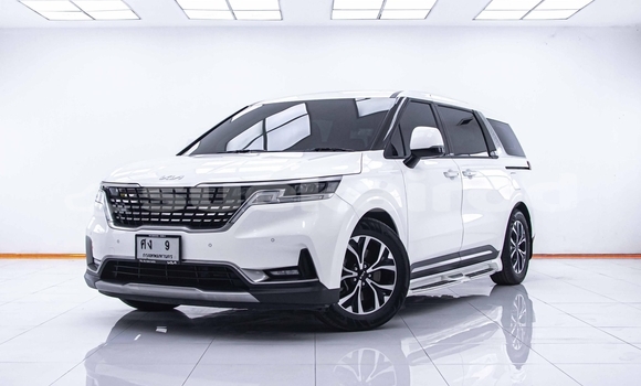 ซื้อ รถมือสอง Kia Carnival ขาว รถยนต์ ใน %{เมือง} ใน นนทบุรี