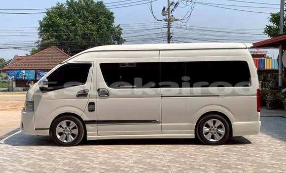 Buy Used Toyota Commuter White Car in Bangkok in Bangkok Buy Used Toyota Commuter White Car in Bangkok in Bangkok