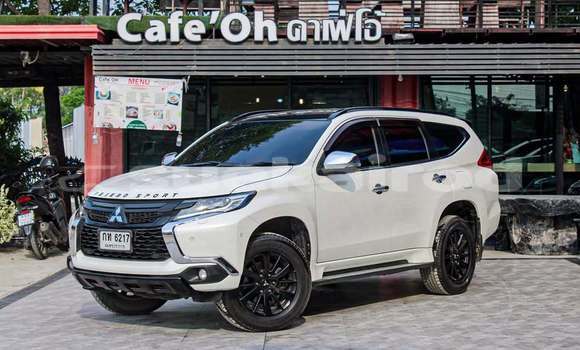 ซื้อ รถมือสอง Mitsubishi Pajero ขาว รถยนต์ ใน %{เมือง} ใน กรุงเทพมหานคร