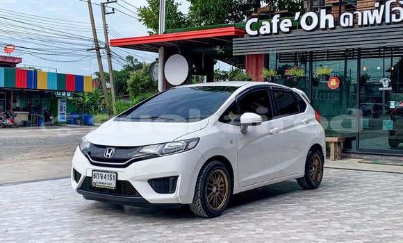 ซื้อ รถมือสอง Honda Jazz ขาว รถยนต์ ใน %{เมือง} ใน กรุงเทพมหานคร