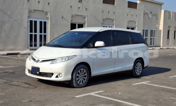 Buy Used Toyota Previa White Car in Bangkok in Bangkok