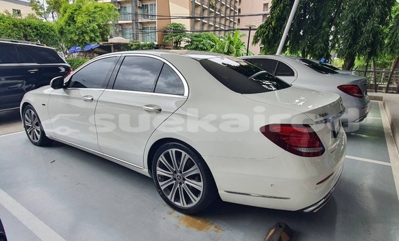 Buy Used Mercedes-Benz E-Classe White Car in Nonthaburi in Nonthaburi
