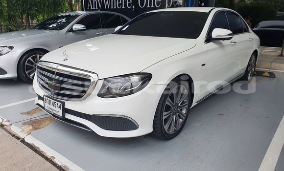 Buy Used Mercedes-Benz E-Classe White Car in Nonthaburi in Nonthaburi Buy Used Mercedes-Benz E-Classe White Car in Nonthaburi in Nonthaburi