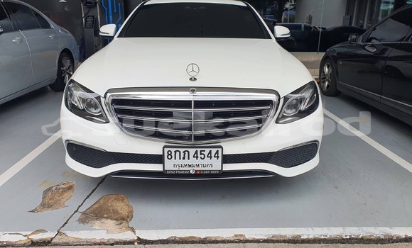 Buy Used Mercedes-Benz E-Classe White Car in Nonthaburi in Nonthaburi Buy Used Mercedes-Benz E-Classe White Car in Nonthaburi in Nonthaburi