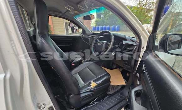 Buy Used Toyota Hilux White Car in Bangkok in Bangkok Buy Used Toyota Hilux White Car in Bangkok in Bangkok