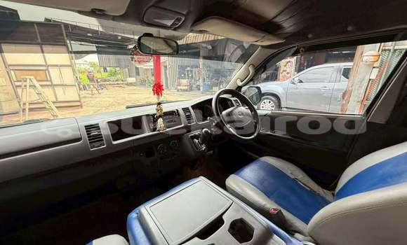 Buy Used Toyota Commuter White Car in Bangkok in Bangkok Buy Used Toyota Commuter White Car in Bangkok in Bangkok