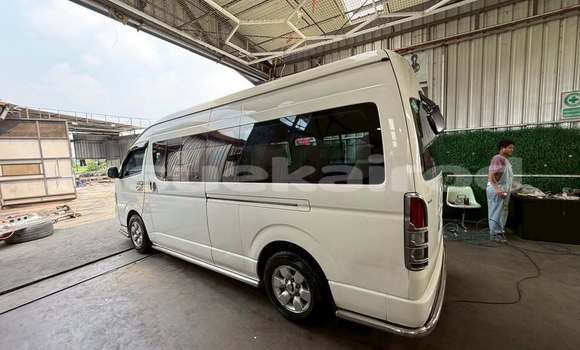 Buy Used Toyota Commuter White Car in Bangkok in Bangkok Buy Used Toyota Commuter White Car in Bangkok in Bangkok