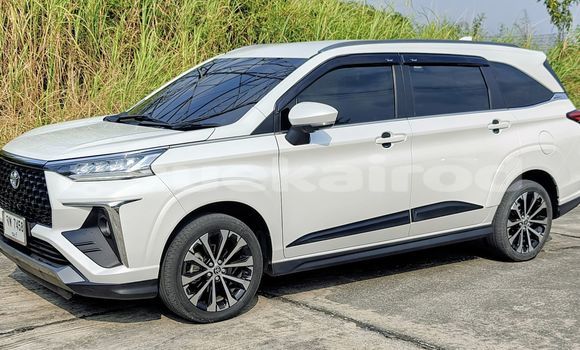 Buy Used Toyota Venza White Car in Chonburi in Chonburi